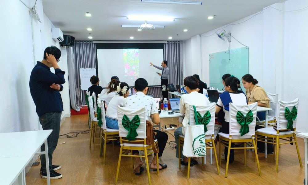 Chăm sóc học viên ngay tại lớp học 1-1